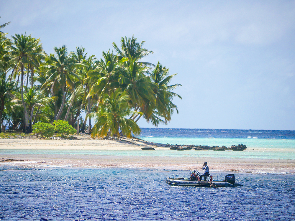 zeppelin Tara atoll